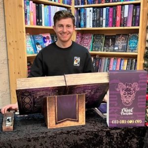 Aufbau des Spiels Blood on the Clocktower mit dem Storyteller in der Buchhandlung Bücherträume in Mülheim an der Ruhr