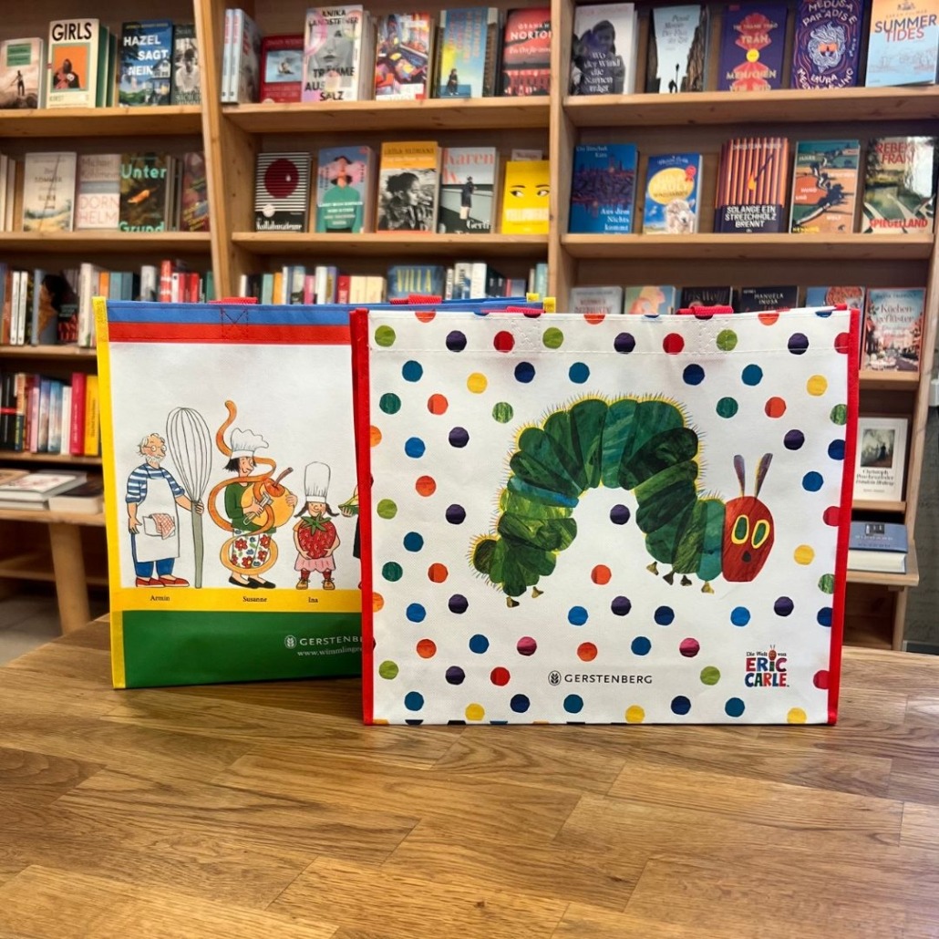 Beispielbild mit zwei Beschäftigungstüten, die als Geschenke für Kinder dienen und in der Buchhandlung Bücherträume in Mülheim an der Ruhr gekauft werden können