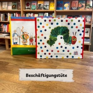 Beispielbild mit zwei Beschäftigungstüten, die als Geschenke für Kinder dienen und in der Buchhandlung Bücherträume in Mülheim an der Ruhr gekauft werden können