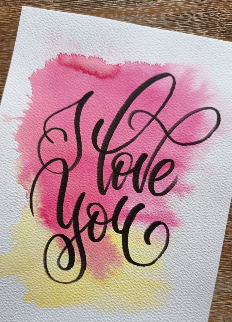 Beispielbild für den Workshop "Kreative Schrift - Die Lettering-Werkstatt" mit Laura aus dem Siepen von der Kreativagentur Farbtier in den Bücherträumen in Mülheim an der Ruhr. Hier eine Karte mit Liebesgrüßen.