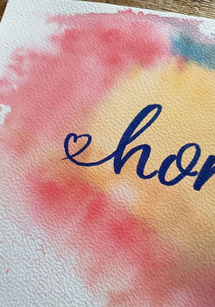 Beispielbild für den Workshop "Kreative Schrift - Die Lettering-Werkstatt" mit Laura aus dem Siepen von der Kreativagentur Farbtier in den Bücherträumen in Mülheim an der Ruhr. Hier ist ein kleiner Akzent mit einem Herz zu sehen.