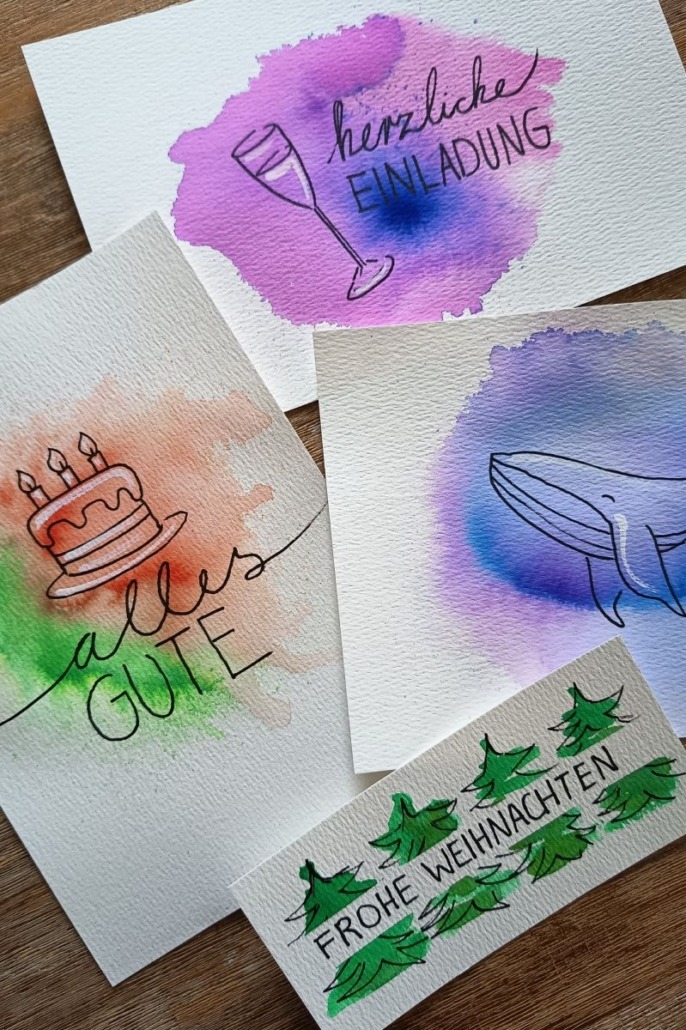 Beispielbild für den Workshop "Kreative Schrift - Die Lettering-Werkstatt" mit Laura aus dem Siepen von der Kreativagentur Farbtier in den Bücherträumen in Mülheim an der Ruhr. Hier sind verschiedene Glückwunschkarten zu verschiedenen Anlässen zu sehen.