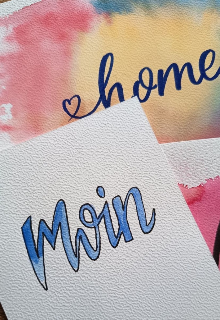 Beispielbild für den Workshop "Kreative Schrift - Die Lettering-Werkstatt" mit Laura aus dem Siepen von der Kreativagentur Farbtier in den Bücherträumen in Mülheim an der Ruhr. Hier sind verschiedene Schriftarten zu sehen.
