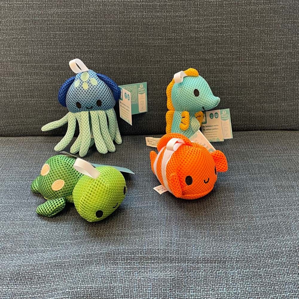 Badewannen Tierchen von der Marke Janod, die in den Bücherträumen in Mülheim an der Ruhr gekauft werden können
